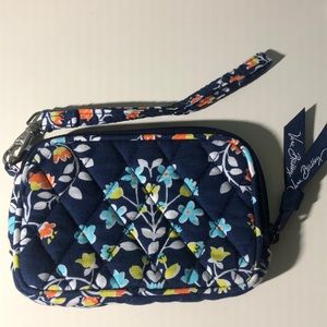 vera bradley wristlet